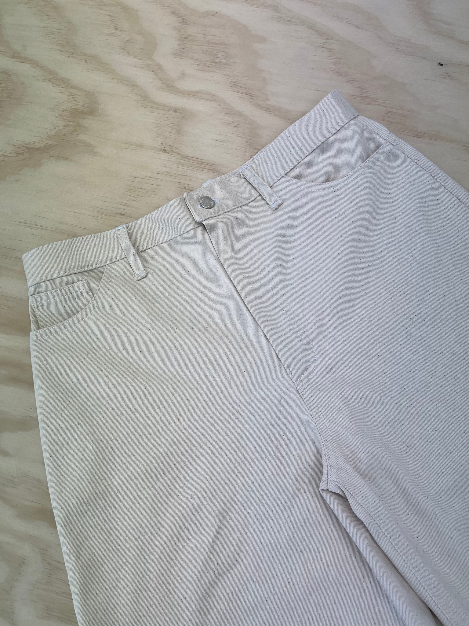 OVERSIZE BASIC BEIGE SHORTS