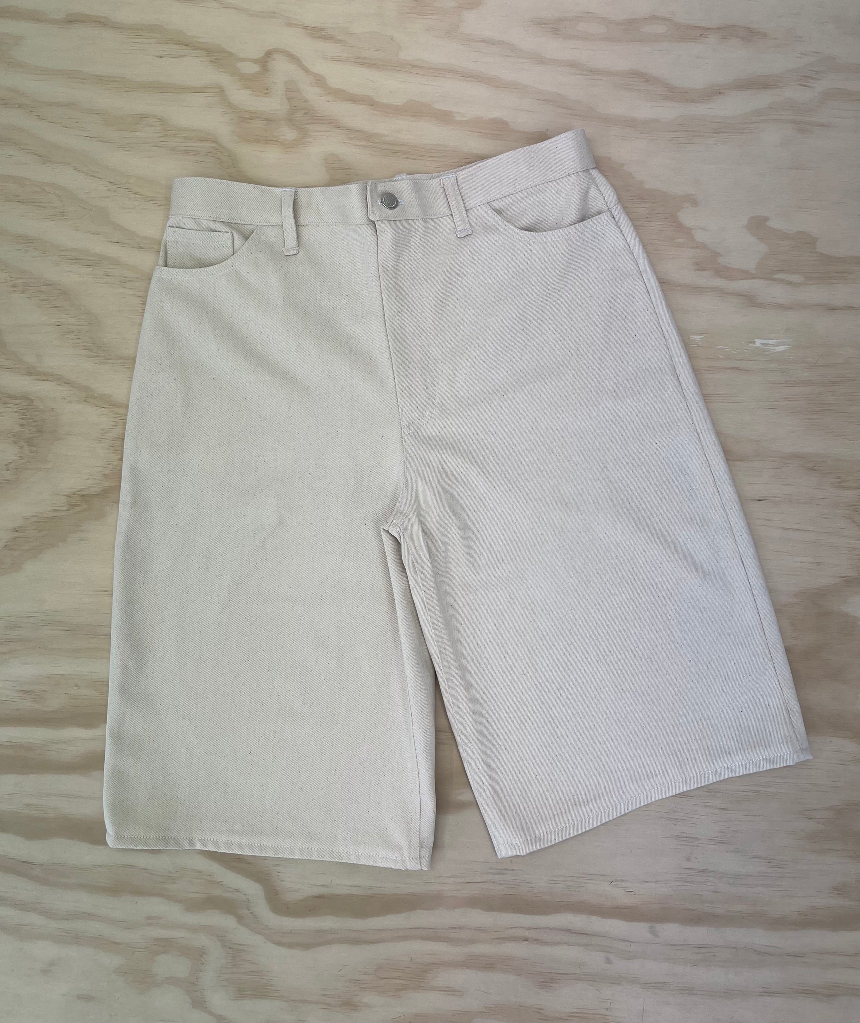OVERSIZE BASIC BEIGE SHORTS